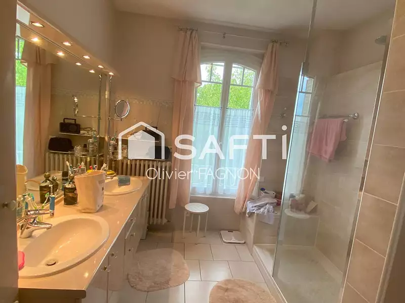 Maison, 215 m²