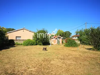 Terrain, 647 m²