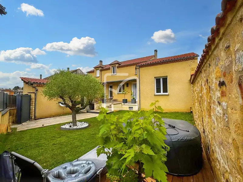 Maison, 281 m²