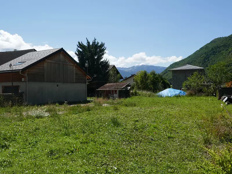 Terrain, 594 m²