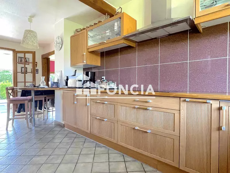 Maison, 240 m²