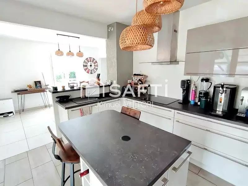 Maison, 190 m²