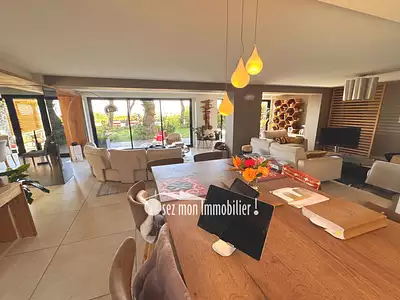 Maison, 260 m²