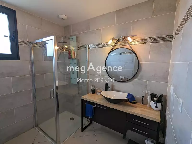 Maison, 185 m²