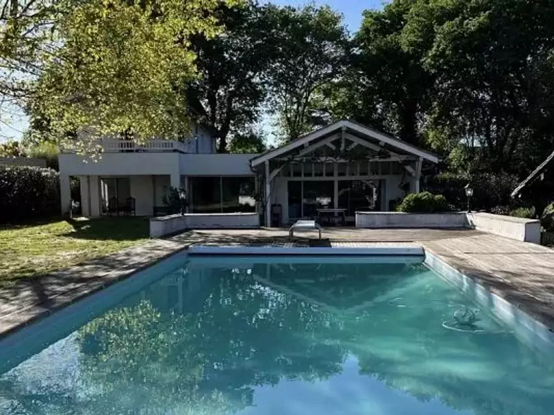 Maison, 196 m²