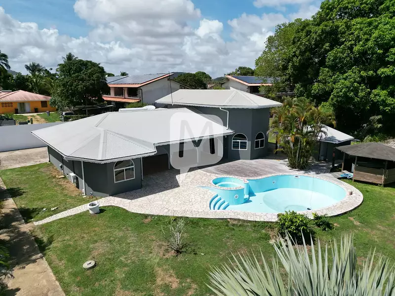 Maison, 244 m²