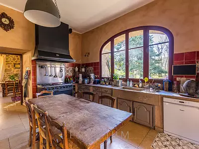 Maison, 890 m²