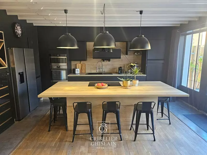 Maison, 250 m²