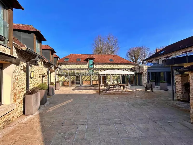 Maison, 785 m²