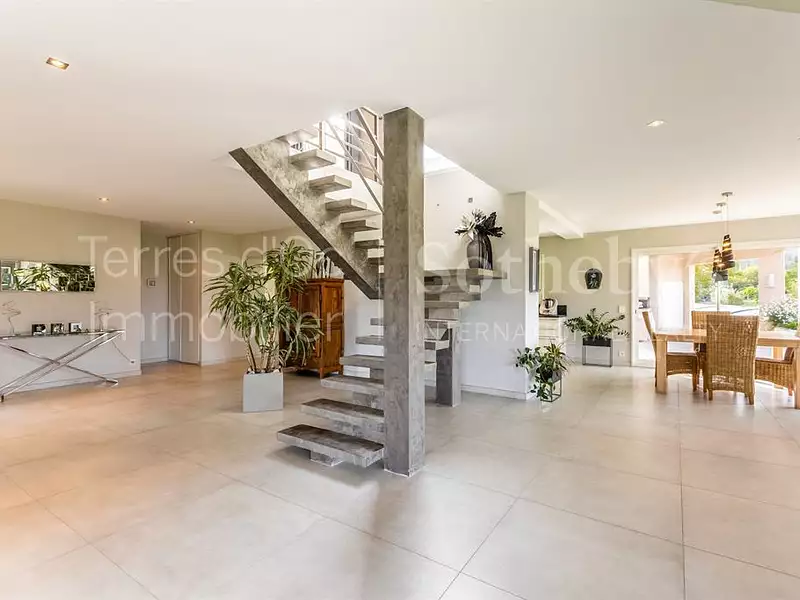 Maison, 275 m²