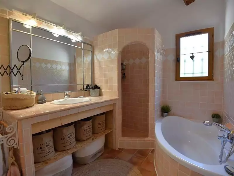 Maison, 196 m²