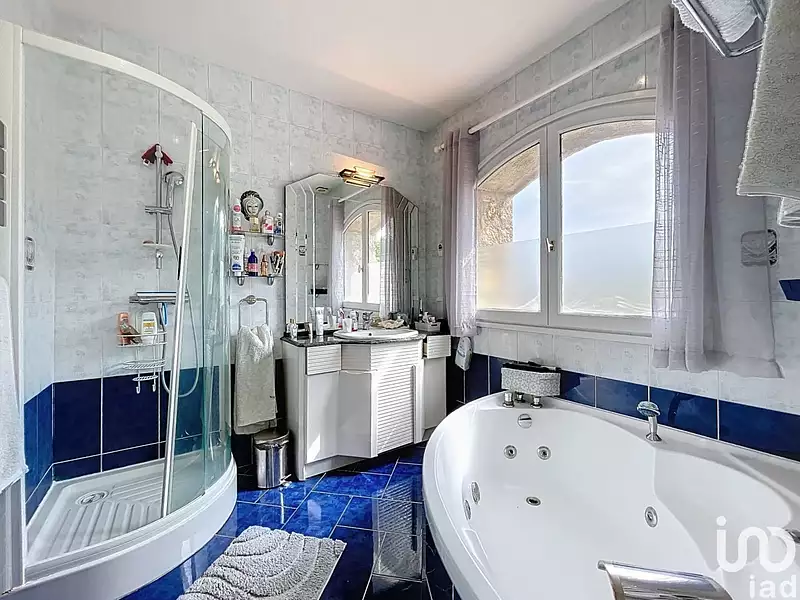 Maison, 166 m²