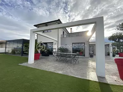 Maison, 260 m²