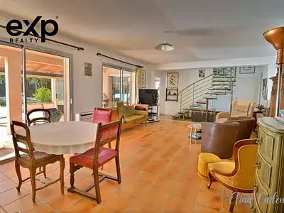 Maison, 225 m²