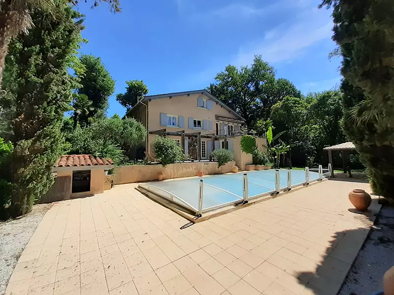Maison, 215 m²