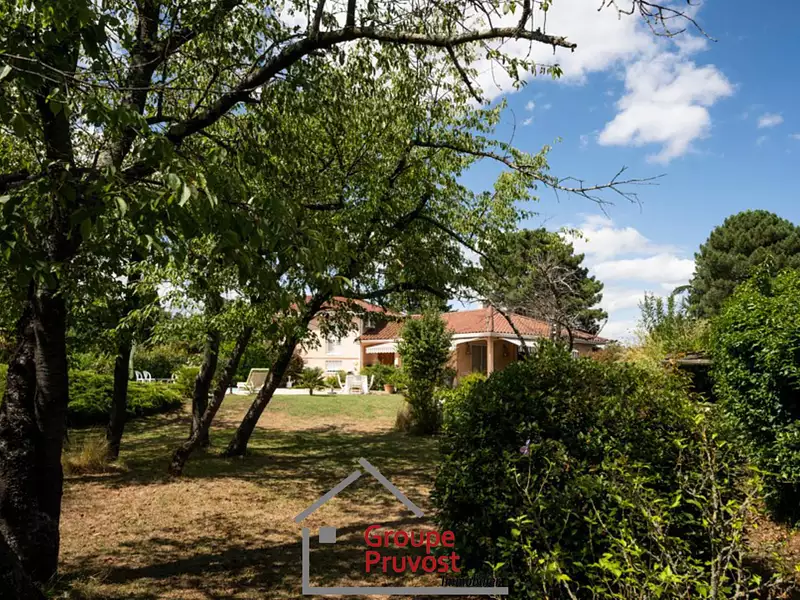 Maison, 240 m²