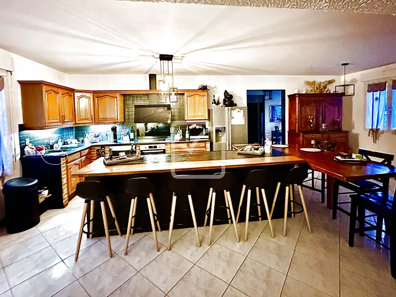 Maison, 281 m²