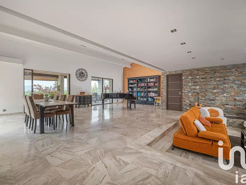 Maison, 381 m²