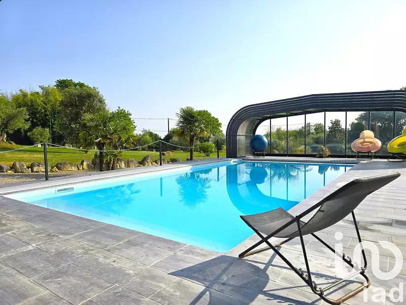Maison, 940 m²