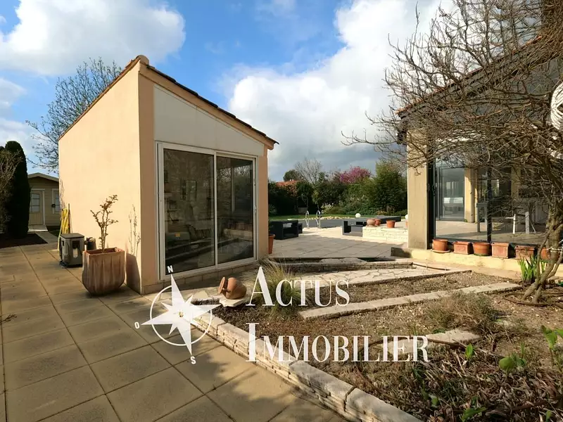 Maison, 196 m²