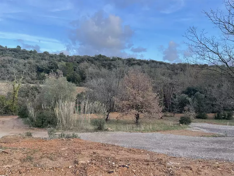 Terrain, 818 m²