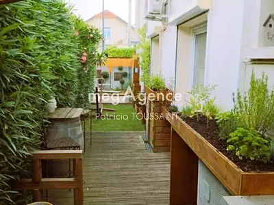 Immeuble, 319 m²