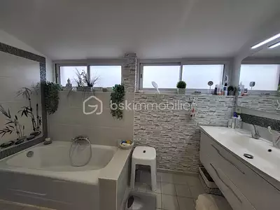 Maison, 195 m²