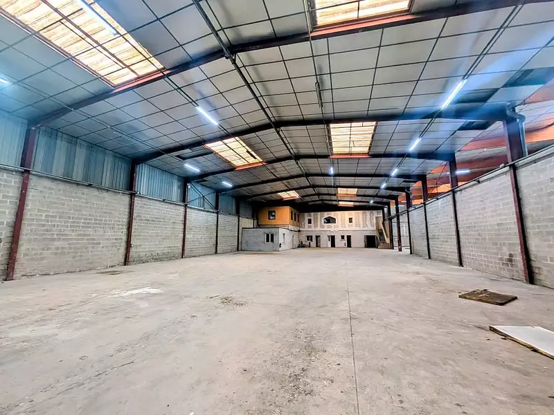 Divers, 2 200 m²