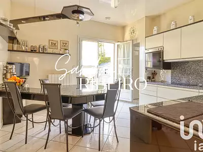 Maison, 220 m²