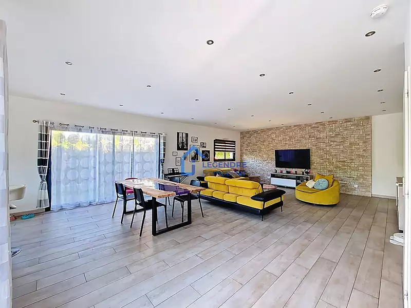 Maison, 250 m²