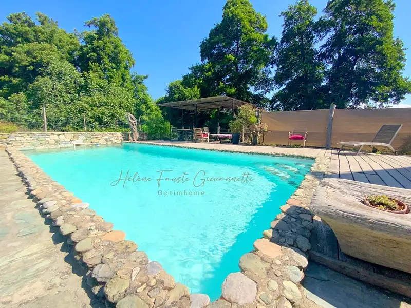 Maison, 235 m²