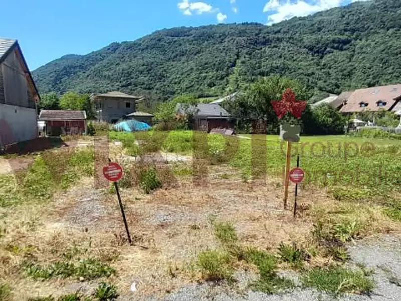 Terrain, 594 m²
