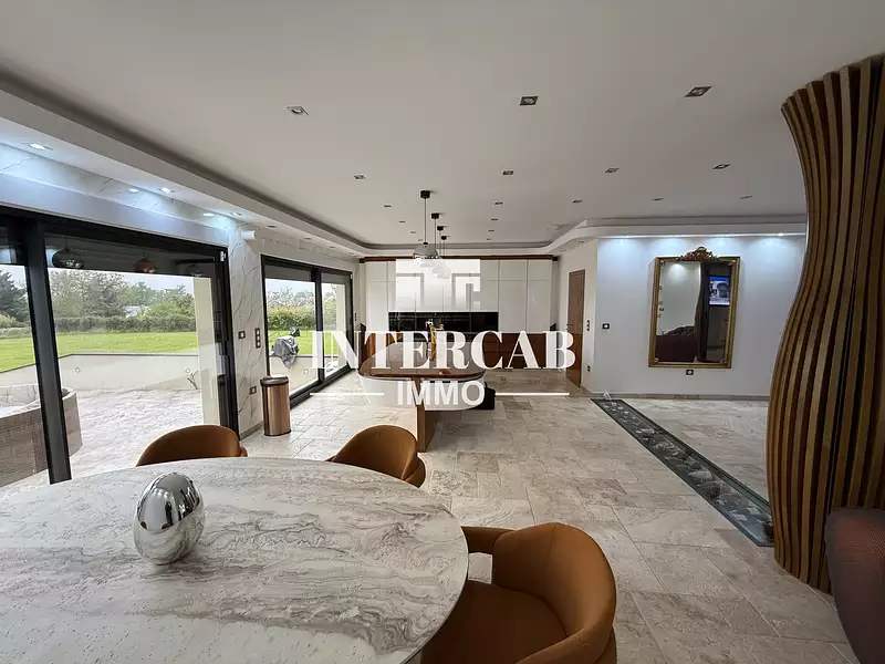 Maison, 232 m²
