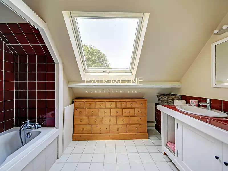 Maison, 240 m²