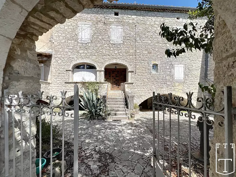 Maison, 640 m²