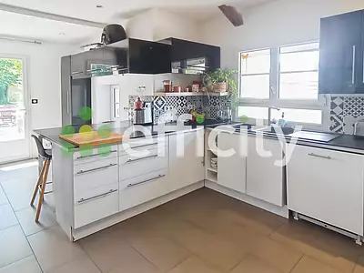 Maison, 198 m²