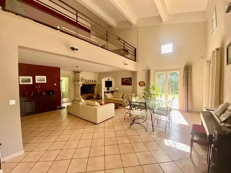 Maison, 245 m²