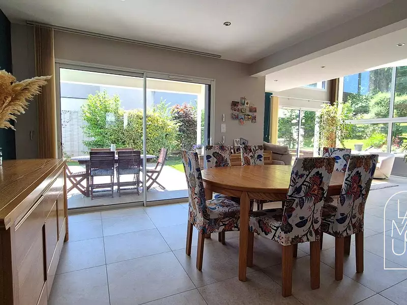 Maison, 164 m²