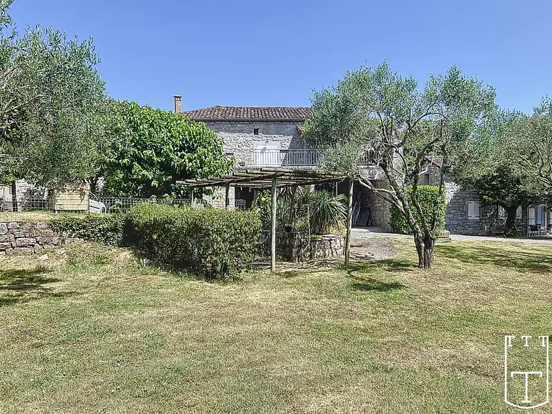 Maison, 640 m²