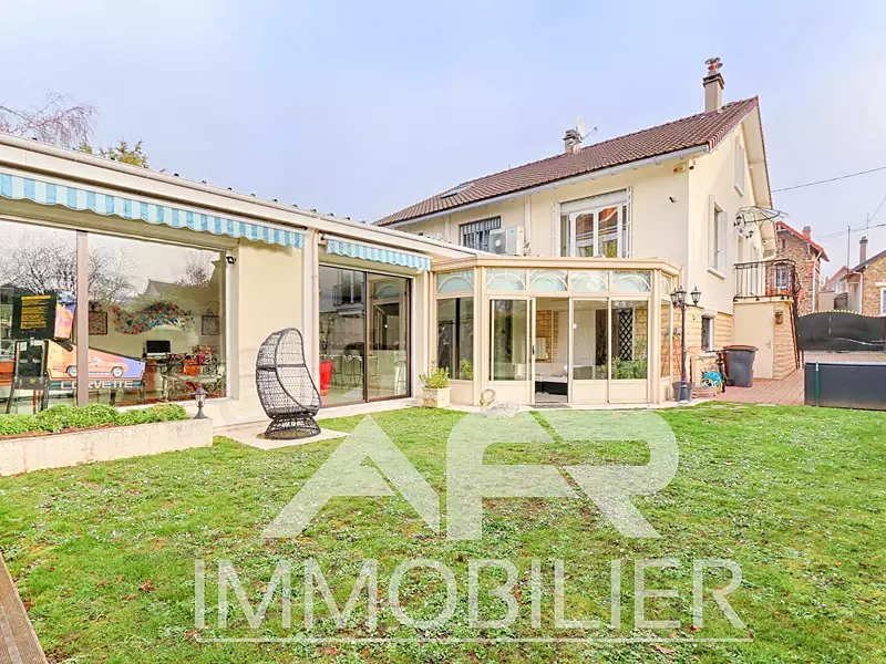 Maison, 300 m²