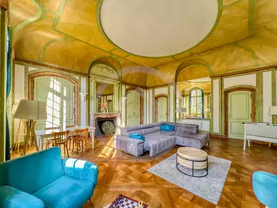 Maison, 806 m²