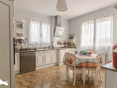 Maison, 248 m²