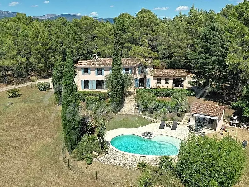 Maison, 196 m²