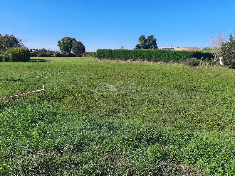 Terrain, 1 086 m²