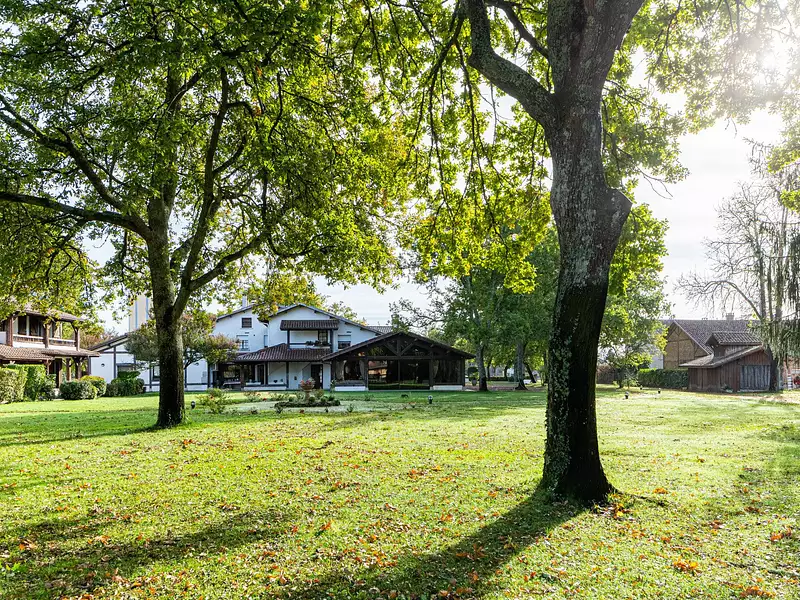 Maison, 1 565 m²
