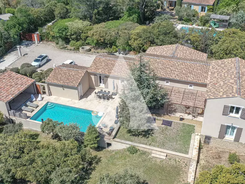 Maison, 250 m²