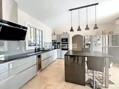Maison, 250 m²