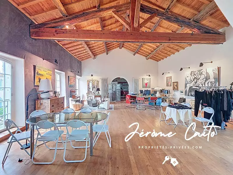 Immeuble, 1 358 m²