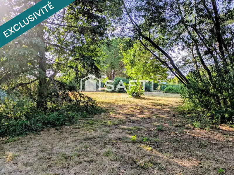 Terrain, 2 553 m²