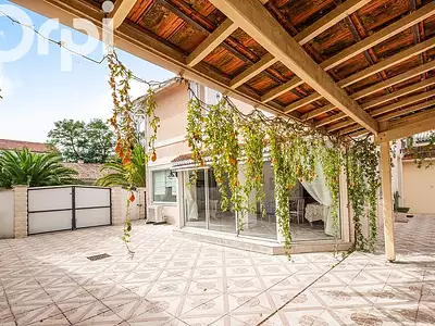 Maison, 211 m²